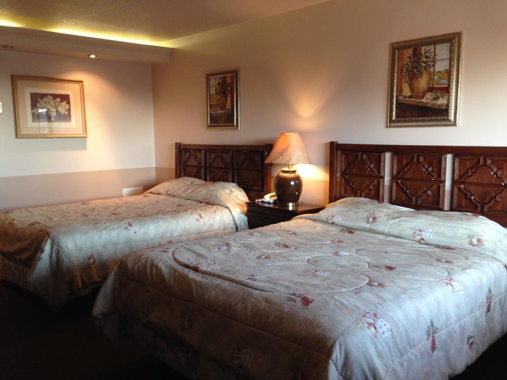 Traveller'S Inn Dawson Creek Room photo