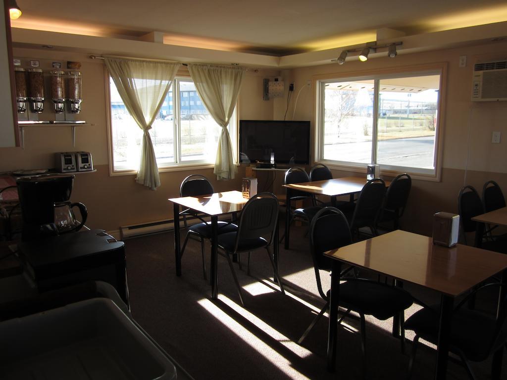 Traveller'S Inn Dawson Creek Exterior photo